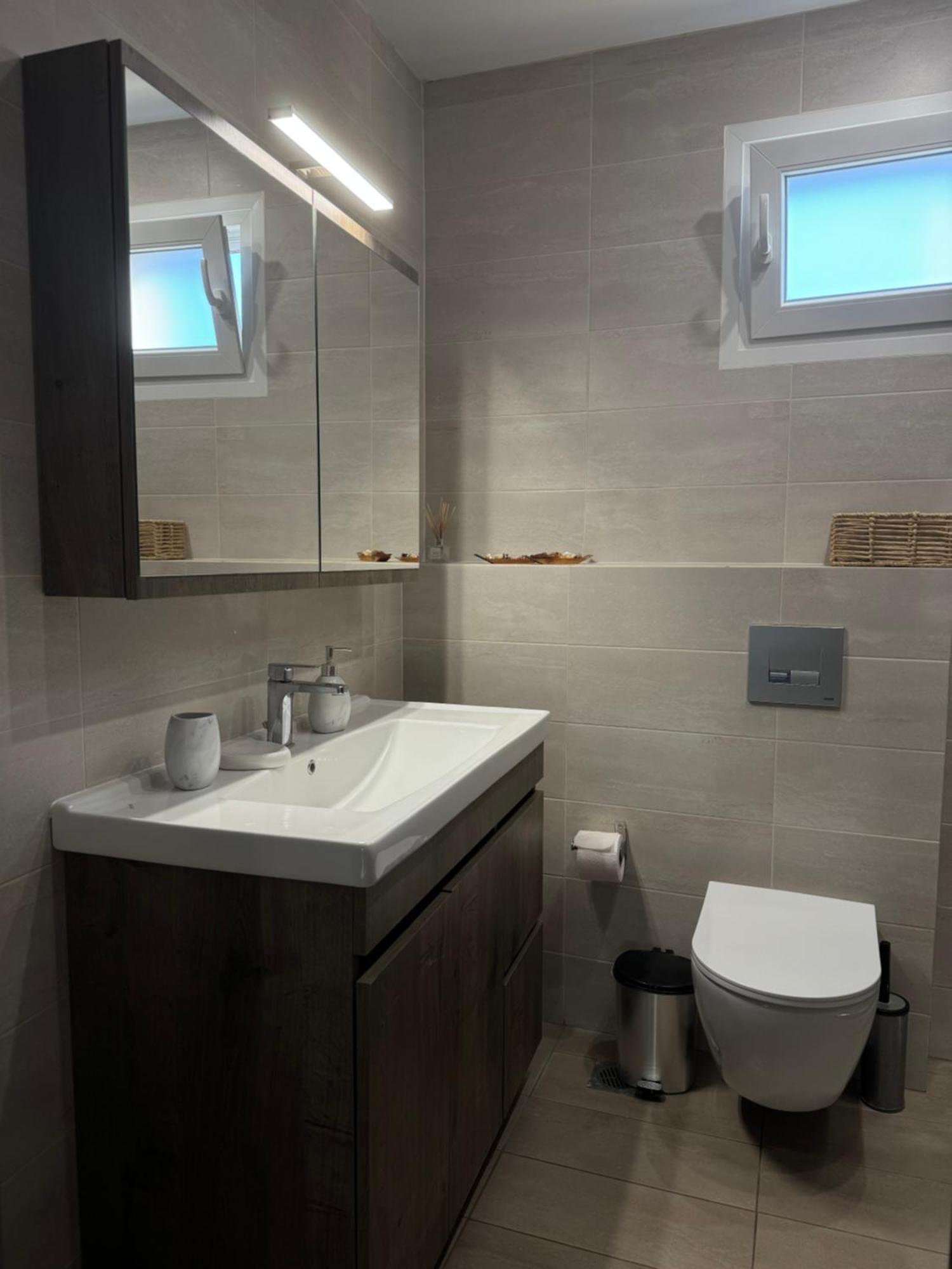 Private Modern Apartment ネア・ローダ エクステリア 写真